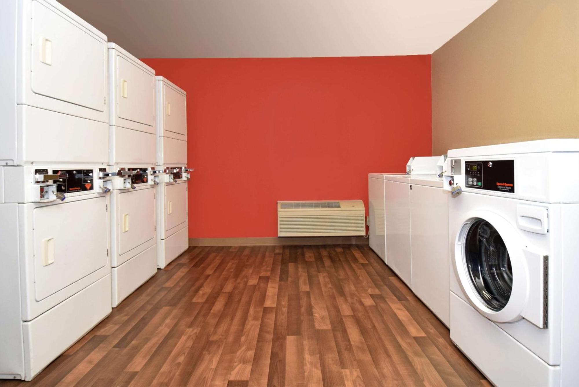 Extended Stay America Select Suites - Chicago - Westmont - Oak Brook Екстериор снимка
