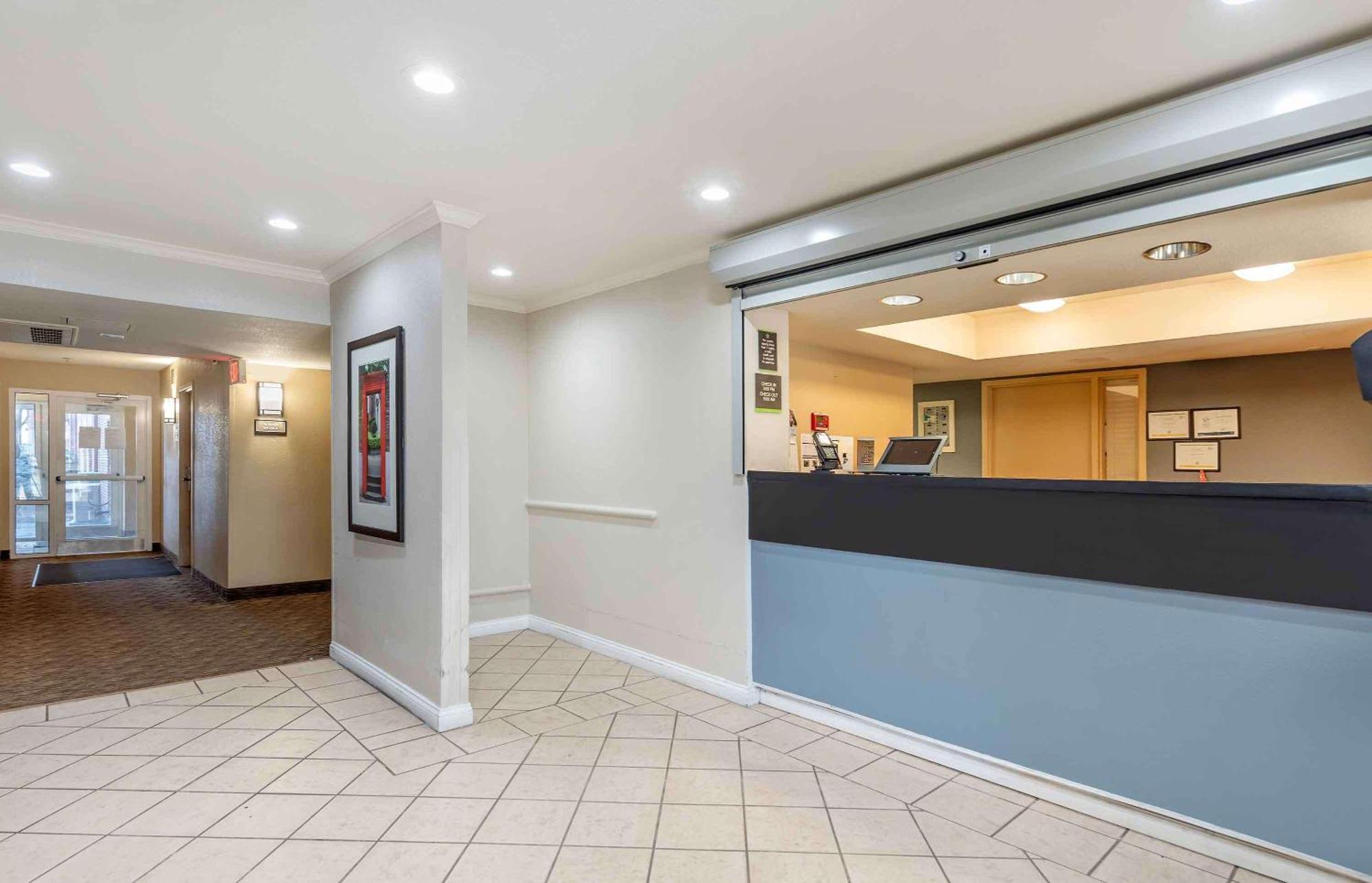 Extended Stay America Select Suites - Chicago - Westmont - Oak Brook Екстериор снимка