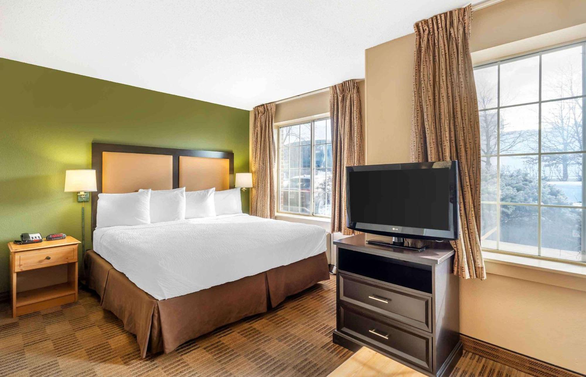 Extended Stay America Select Suites - Chicago - Westmont - Oak Brook Екстериор снимка