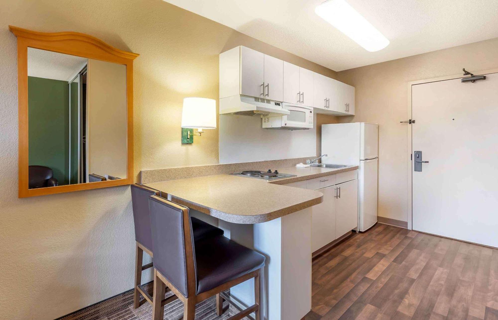 Extended Stay America Select Suites - Chicago - Westmont - Oak Brook Екстериор снимка