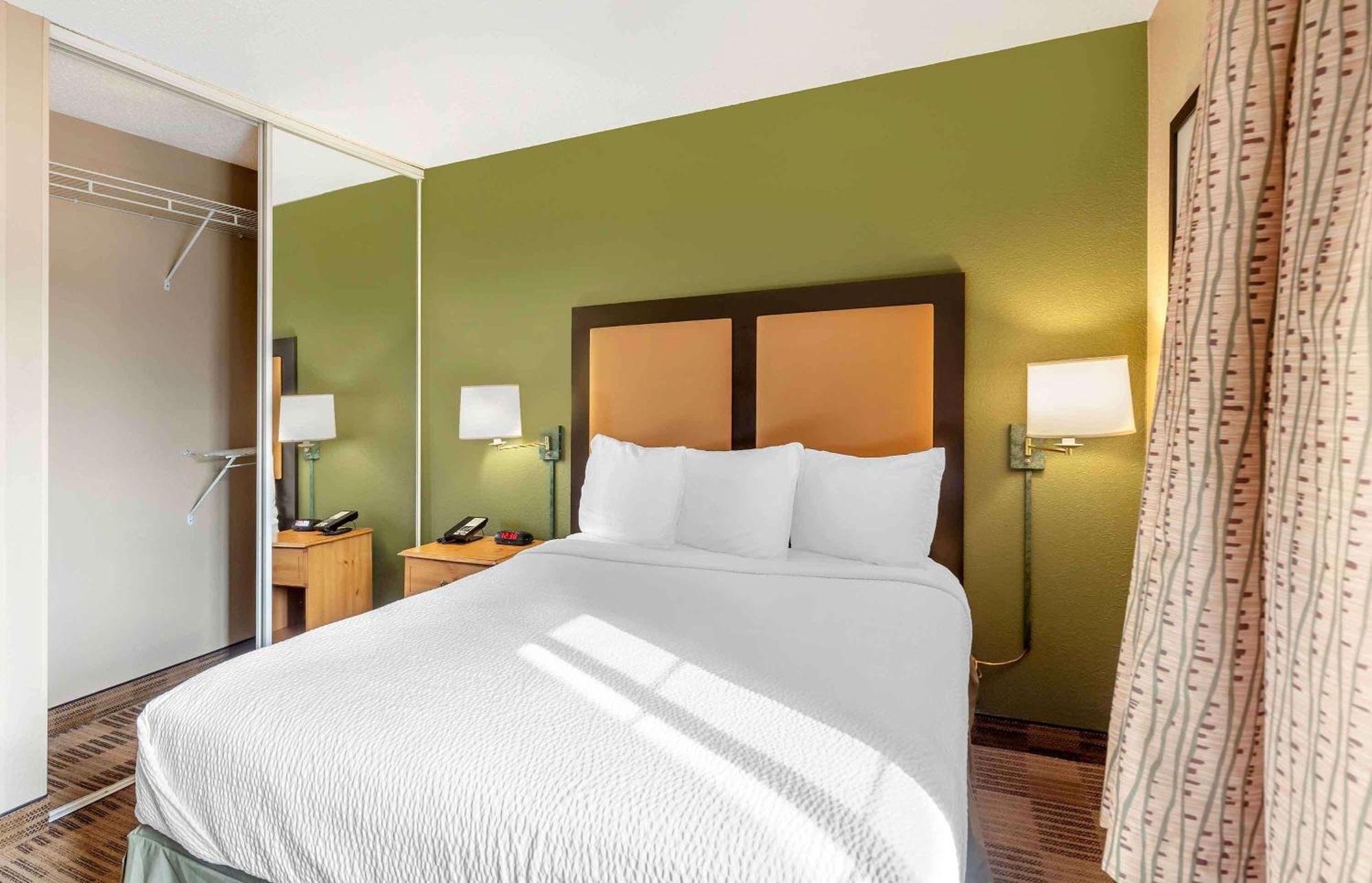 Extended Stay America Select Suites - Chicago - Westmont - Oak Brook Екстериор снимка
