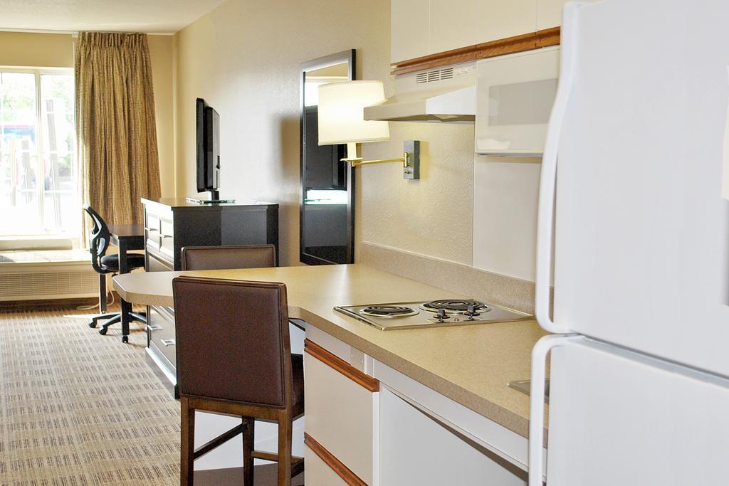 Extended Stay America Select Suites - Chicago - Westmont - Oak Brook Екстериор снимка