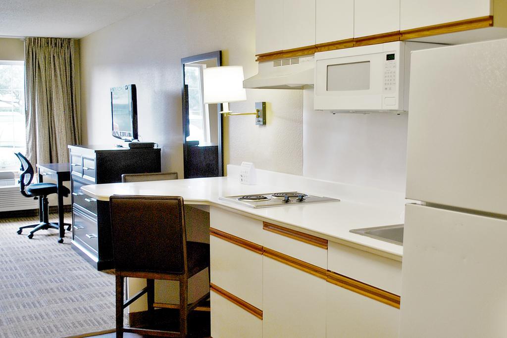 Extended Stay America Select Suites - Chicago - Westmont - Oak Brook Екстериор снимка
