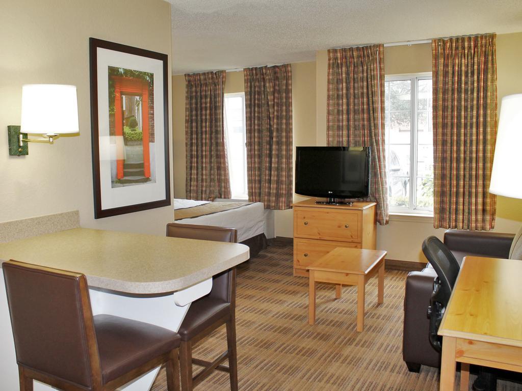 Extended Stay America Select Suites - Chicago - Westmont - Oak Brook Екстериор снимка